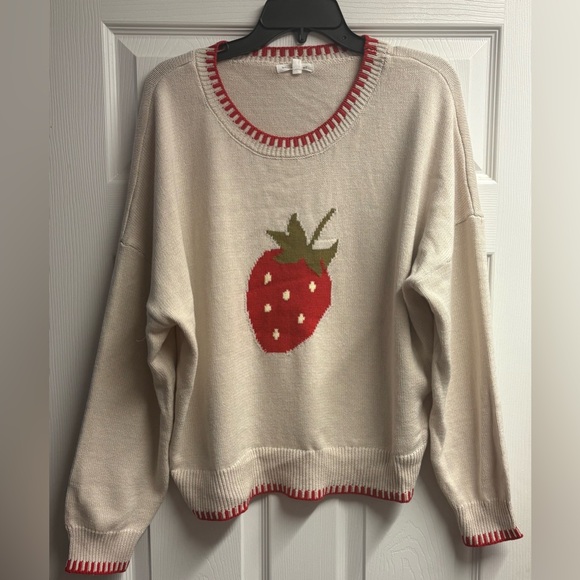 NWT Blu Pepper Boutique Graphic Strawberry Sweater Size Large - Picture 2 of 4